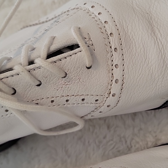 FootJoy LoPro Ladies golf shoe - Picture 3 of 8